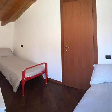 Casa Segantini بيت للعطل